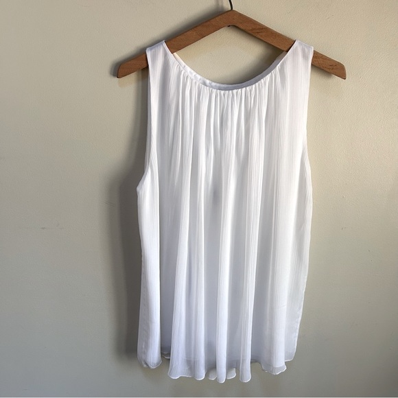 Alice + Olivia Tops - Alice + Olivia ~ Ivory White Chiffon Flowy Sleeveless Top in size Medium